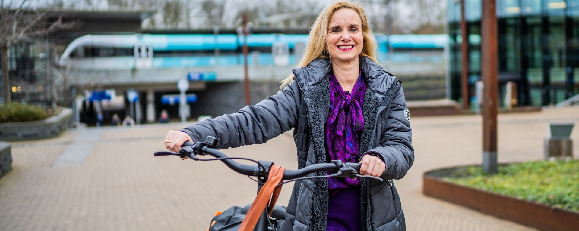 Medewerker Paulien op het Harm Buiterplein
