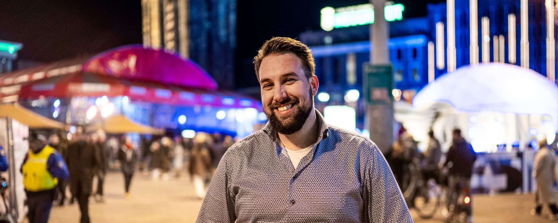 Medewerker Sil op de grote markt