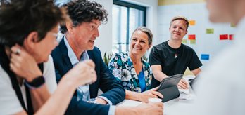 Verschillende collegas vergadering-2